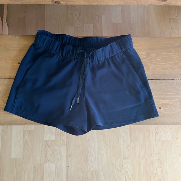 Women’s size 8 lululemon shorts -navy blue - Picture 3 of 5